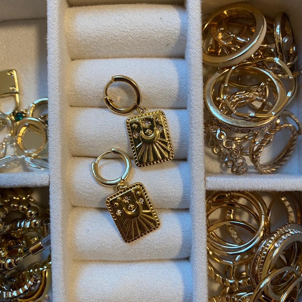 GOLD EARRINGS
